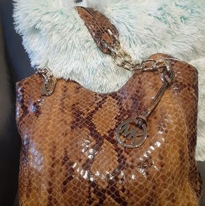 MICHAEL KORS medium size purse